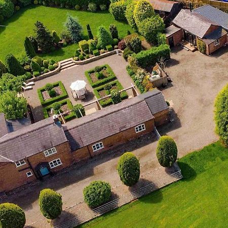 Luxury Barn With Hot Tub, Spa Treatments, Private Dining Little Budworth Εξωτερικό φωτογραφία