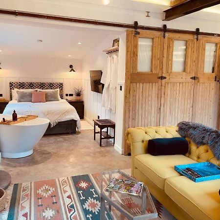 Luxury Barn With Hot Tub, Spa Treatments, Private Dining Little Budworth Εξωτερικό φωτογραφία
