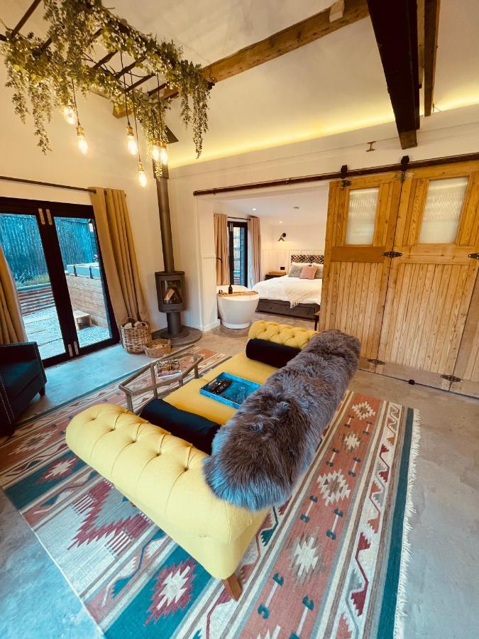 Luxury Barn With Hot Tub, Spa Treatments, Private Dining Little Budworth Εξωτερικό φωτογραφία