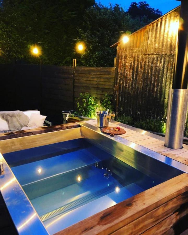 Luxury Barn With Hot Tub, Spa Treatments, Private Dining Little Budworth Εξωτερικό φωτογραφία